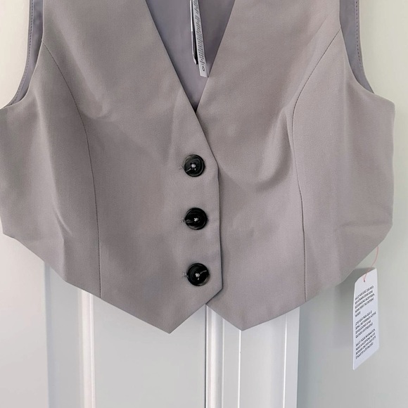 ASOS DESIGN- Crop vest Top-light grey-size 4 NWT - Picture 4 of 8